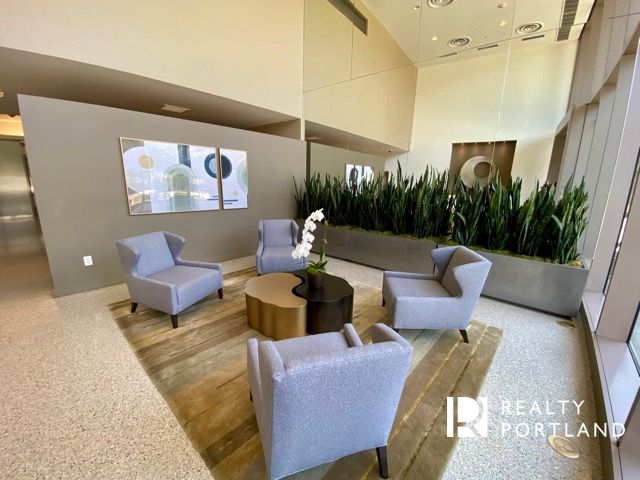 Encore common area